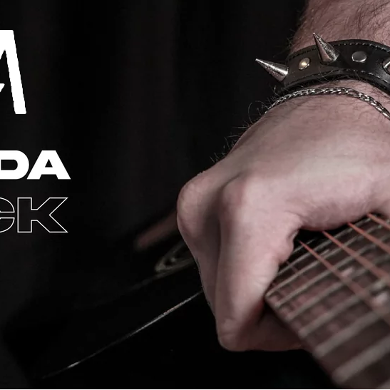 A closeup to a hand holding a guitar. The words "Ameba, una tienda con rock" can be read in the foreground