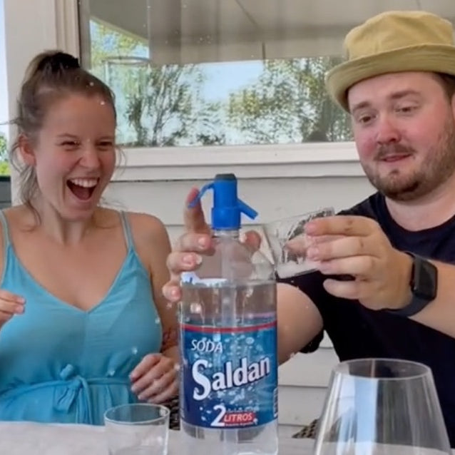 Argentine Guy Amazes Swedes with the Charm of Argentine Soda Siphon