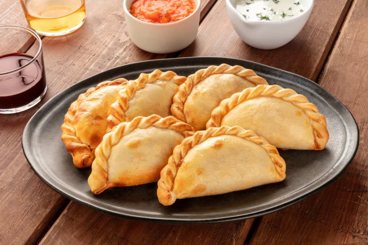 Different Uses of Tapa de Empanada and How to Get It in Canada