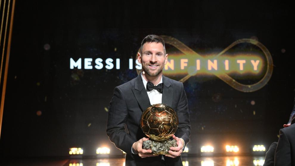 Lionel Messi holding his eight Ballon d'Or