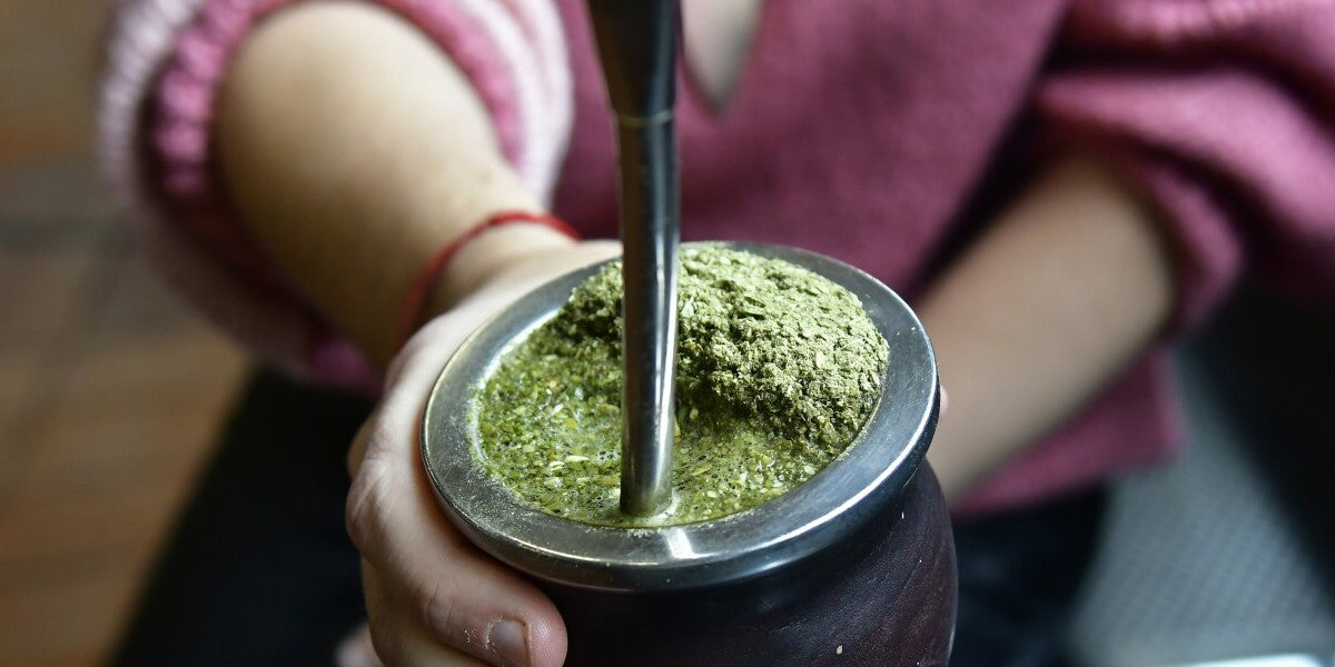 Keeping the Spirit of Mate Alive: 5 Tips to Enjoy it Abroad