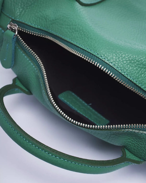 Stylish 100% Leather Bianca Baul Chico: Fashion & Comfort Essential