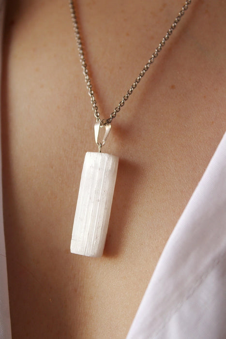 Collar Selenite Energy Necklace - Stylish Accessories for Positive Vibes & Elegance