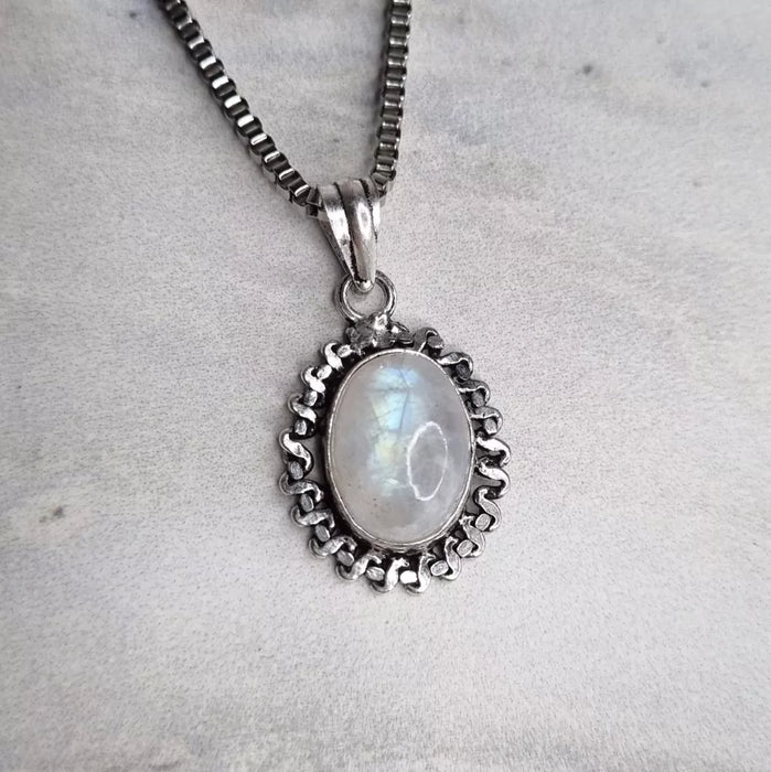 Collar Moonstone Intuition Charm - Mystical Accessories for Enhanced Insight