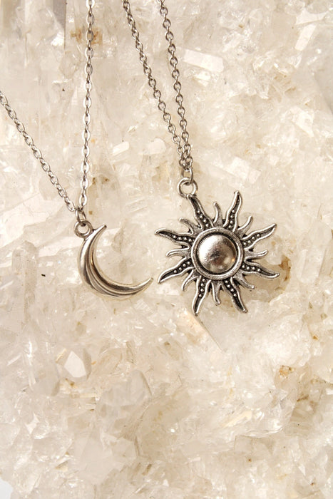 Eclipse Necklaces Set for Sharing - Stylish Celestial Accessories for Bonding Moments