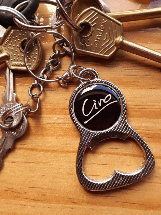 Ameba | Ciro y los Persas Classic Logo Keychain with Bottle Opener