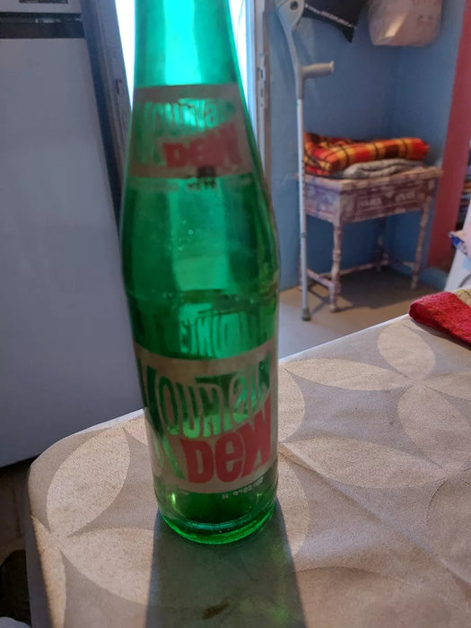 Collectible Bottle Botella De Colección Refresco Mountain Dew CC 284 Soft Drink