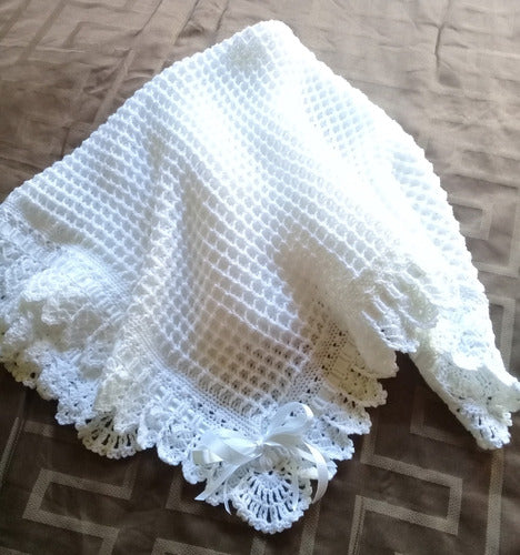 La Tiendita de Nidia Mantilla Manta Bebé Blanca Tejida Crochet Invienrno 2