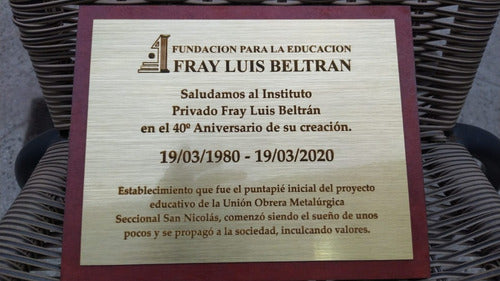 Placa Reconocimiento Plaqueta Grabada Incluye Atril Y Caja 5