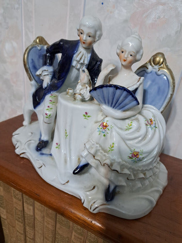 Porcelana Sellada Muy Fina Figura Dama Y Caballero Antiguos 2