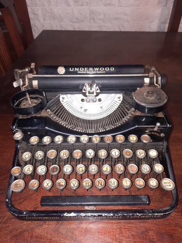 Máquina De Escribir Antigua Underwood 0