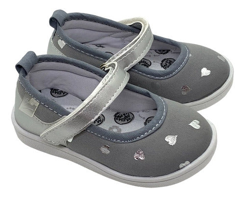 Un Pasito a la Vez Girls' Grey Heart Print Velcro Mary Janes 1