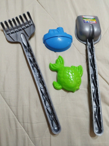 Chichess Beach Set with Shovel and Rake + 2 Molds 3