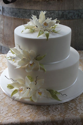 Adorno De Torta De Boda ,arreglo Floral En Porcelana Fria . 1