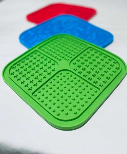 Dogs_carr Pet Licking Mat... Stress Relief 0