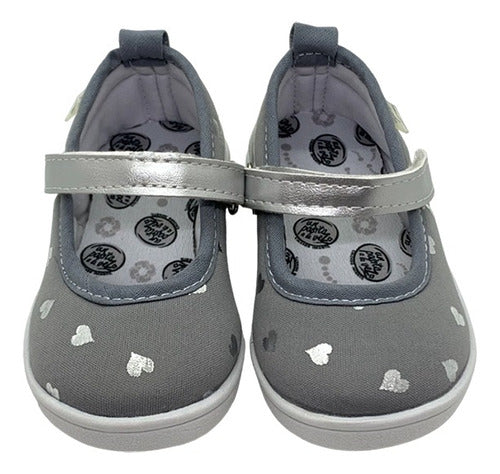 Un Pasito a la Vez Girls' Grey Heart Print Velcro Mary Janes 2