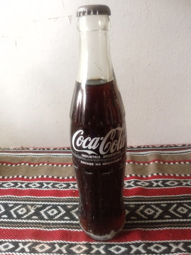 Antigua Botella De Coca Cola Tamaño Bar Llena 0