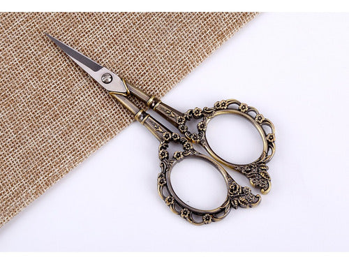 Strass Lashes Multi-Purpose Scissors for Eyebrows, Nail Art, and Molds 2