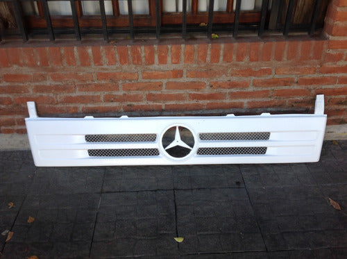 Parrilla Mercedes Benz 712 Electrónico Fibra 1