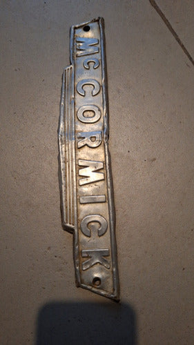 Antigua Insignia De Tractor Mk Cormick .  Aluminio,  Cm 31 0