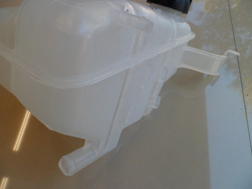 Ford Orion Water Reservoir 94/95 with Cap 2