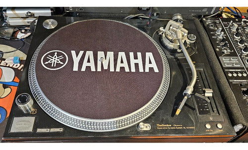 Yamaha Logo Blanco Fondo Negro Slipmat Paño Suave Scratch 1