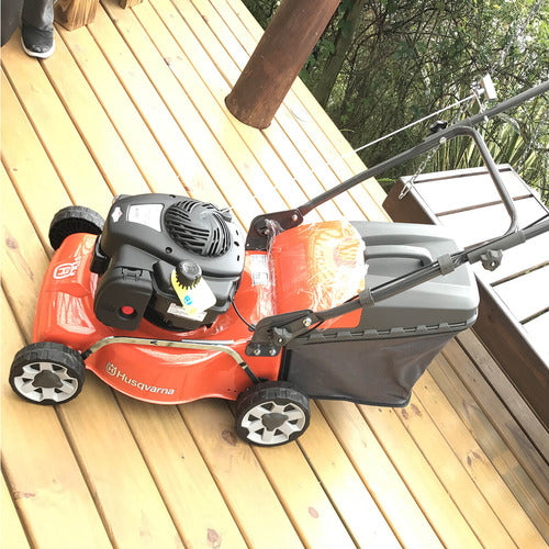 Husqvarna LC 140 Lawn Mower with American Engine 123 cc 2