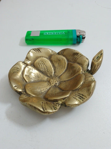 Cenicero Antiguo De Bronce Flor 0