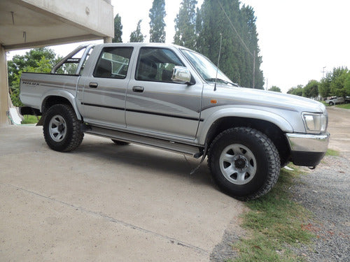 Argento Gráfica Toyota Hilux SRV DX 2001/4 Similar Original 3