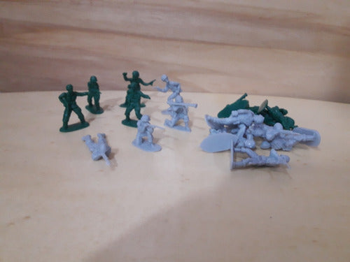 Combat Set 8 Plastic Soldiers with Tank and Jeep DC283 4