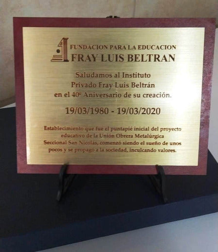 Placa Reconocimiento Plaqueta Grabada Incluye Atril Y Caja 2