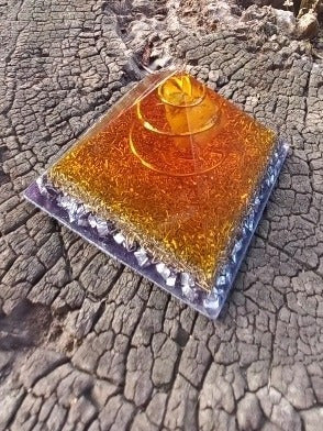 Carola Holistica Orgon Orgonite Pyramid 4 Faces - Pack of 7 Units 0