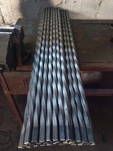 Square Twisted Iron Rod 1/2" L: 2 Meters 2