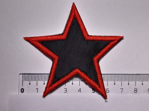 Kd Parche Aplique Bordado Estrella Fondo Negro Con Rojo 7cm 1