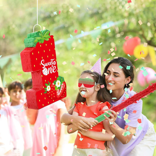 Piñata De Fresa Para Niñas  Con Palo Ciego Y Confeti 3