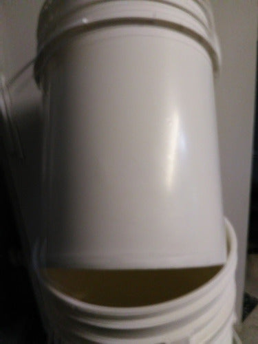 Plasticor 20 Liters White Plastic Buckets with Lids 0