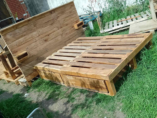 Rustic Pallet Beds with Floating Nightstands 0