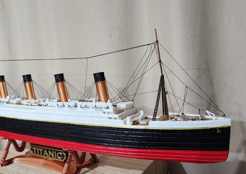 LMA Simulation R.M.S. Titanic Con Base De Exhibición Escala 1:450 (60cm) 6