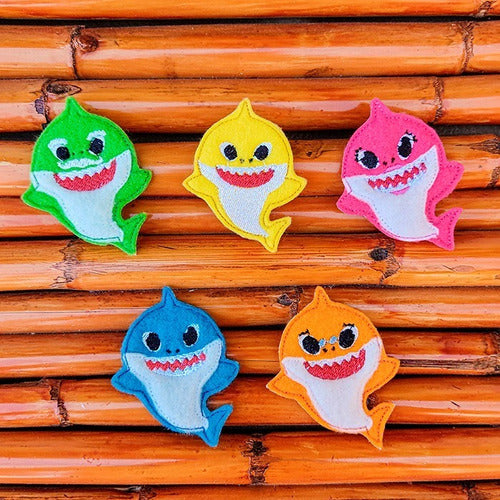 Goodies Baires Baby Shark Finger Puppets, The Whole Family 1