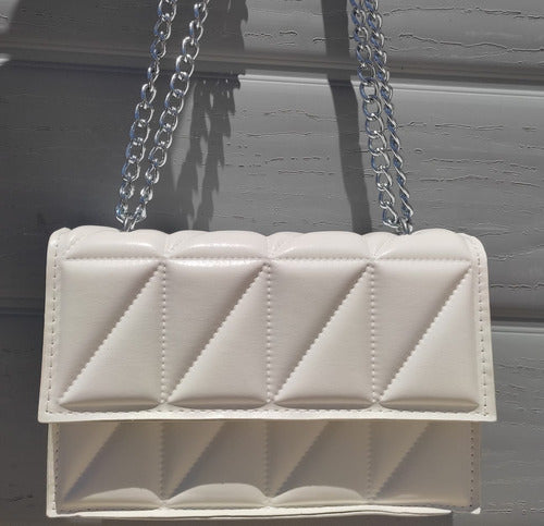 Genéric Mini Bag Blanca Con Relieve Y Correa De Cadena Niquel 1