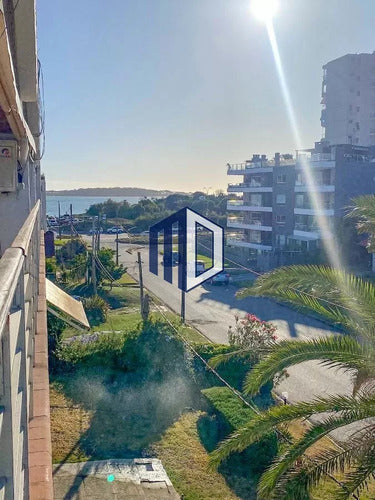 Apartamento En Alquiler Temporario De 1 Dormitorio C/ Cochera En Playa Mansa 0