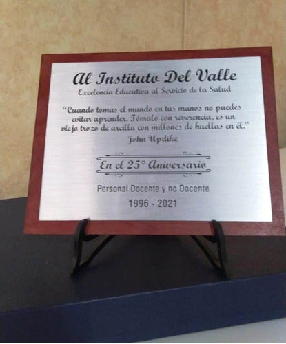 Placa Reconocimiento Plaqueta Grabada Incluye Atril Y Caja 4