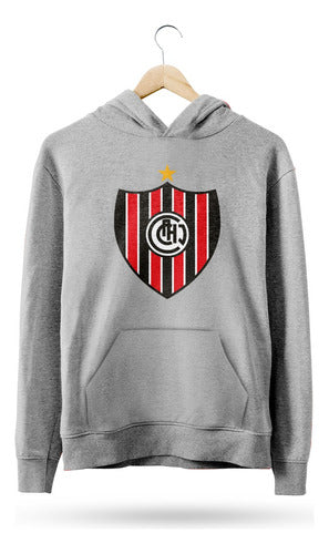 Tienda Kraken Buzo Canguro Chacarita Juniors Escudo En El Pecho Gris 0