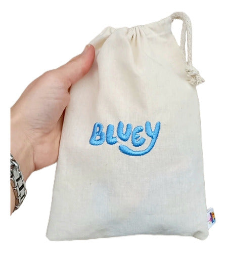 Pack 5 Títeres De Dedo Bluey Y Famiia En Bolsa Bordada Logo 1