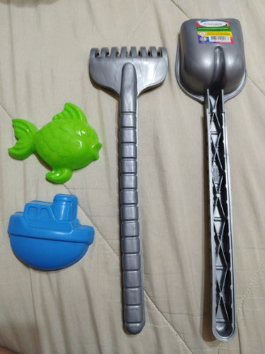 Chichess Beach Set with Shovel and Rake + 2 Molds 6