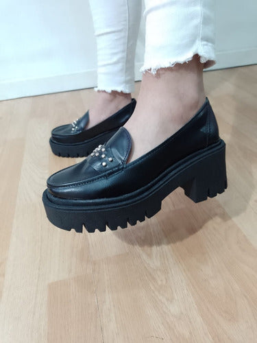 Tesis Chatitas Mujer Mocasin Tachas Negro Brillo Comodo Liviano 1