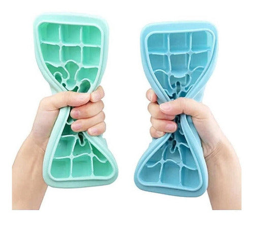 Michaels Silicone Ice Tray with Lid - 24 Ice Cubes 5