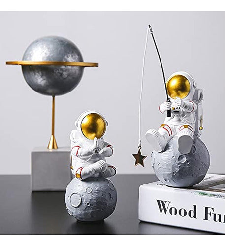 BANOMII Astronaut Figure Statue, Astronaut Fishing Star 2