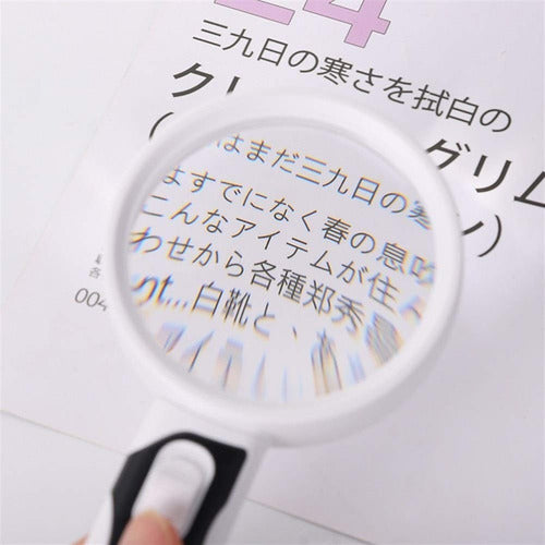 Handheld Magnifying Glass with 2-in-1 LED Flashlight Battery-operated 5x Magnification 3