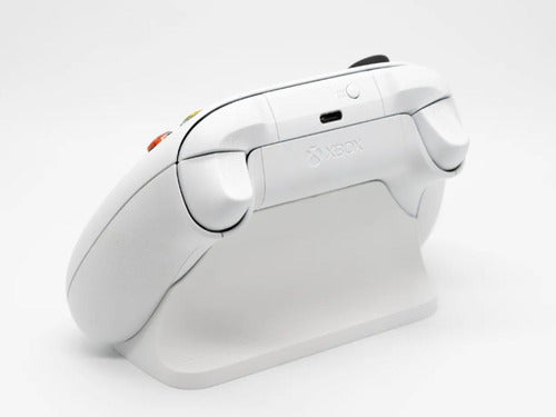 Minimalist Xbox One Joystick Stand 6